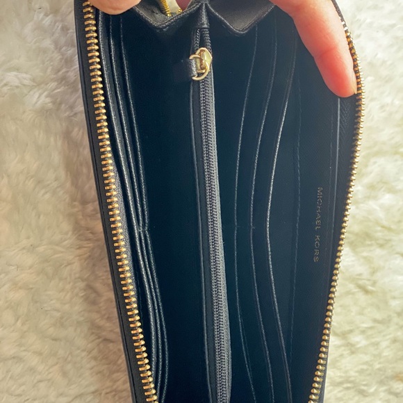 Michael Kors ladies wallet - Picture 2 of 2